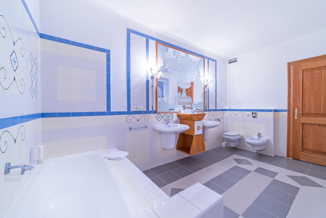 Hotel Three Lilies Inkl Aquaforum Františkovy Lázně Exteriér fotografie